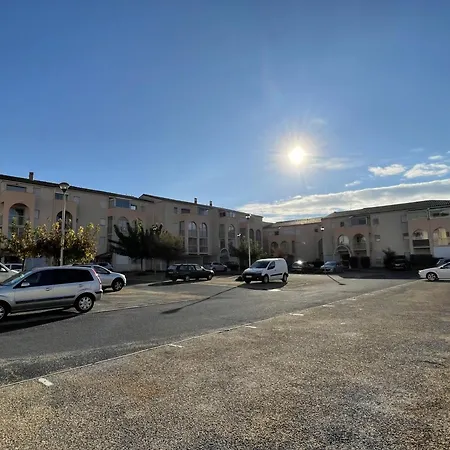 2 Pieces A Sete, A 300m De La Avec Parking Et Loggia Vitree - Fr-1-338-302 *