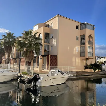 2 Pieces A Sete, A 300m De La Avec Parking Et Loggia Vitree - Fr-1-338-302