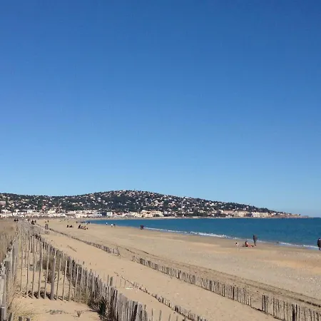 2 Pieces A Sete, A 300m De La Avec Parking Et Loggia Vitree - Fr-1-338-302