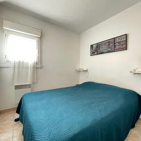 2 Pieces A Sete, A 300m De La Avec Parking Et Loggia Vitree - Fr-1-338-302