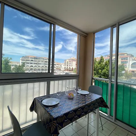 2 Pieces A Sete, A 300m De La Avec Parking Et Loggia Vitree - Fr-1-338-302 Sete
