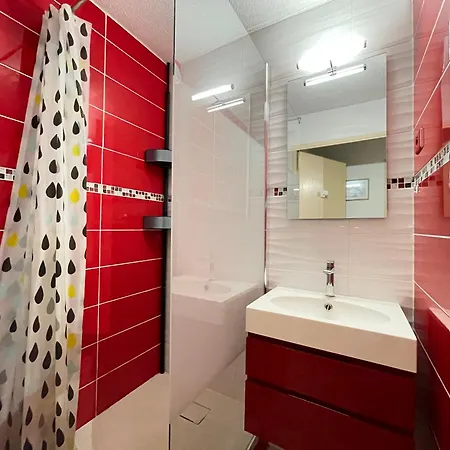 Apartment 2 Pieces A Sete, A 300m De La Avec Parking Et Loggia Vitree - Fr-1-338-302 *