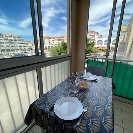 2 Pieces A Sete, A 300m De La Avec Parking Et Loggia Vitree - Fr-1-338-302 *