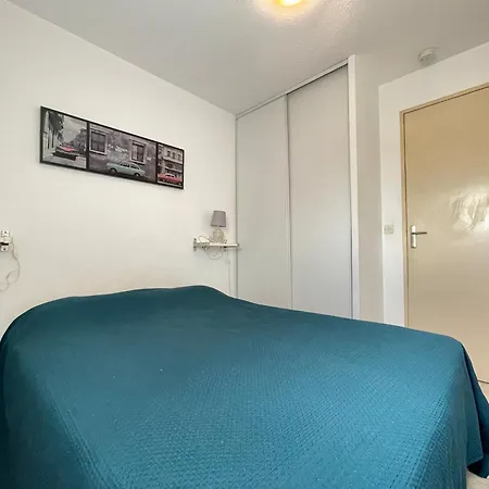 2 Pieces A Sete, A 300m De La Avec Parking Et Loggia Vitree - Fr-1-338-302 Apartment