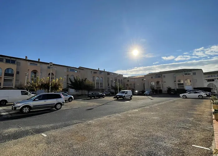 2 Pièces à Sète, à 300m De La Avec Parking Et Loggia Vitrée - Fr-1-338-302 *