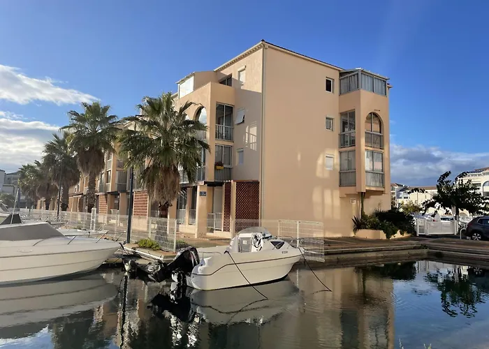 2 Pièces à Sète, à 300m De La Avec Parking Et Loggia Vitrée - Fr-1-338-302