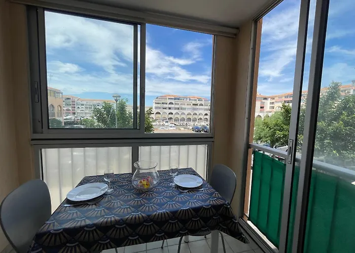 Appartement 2 Pièces à Sète, à 300m De La Avec Parking Et Loggia Vitrée - Fr-1-338-302
