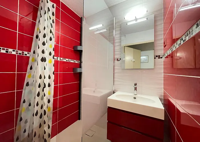 Appartement 2 Pièces à Sète, à 300m De La Avec Parking Et Loggia Vitrée - Fr-1-338-302 *