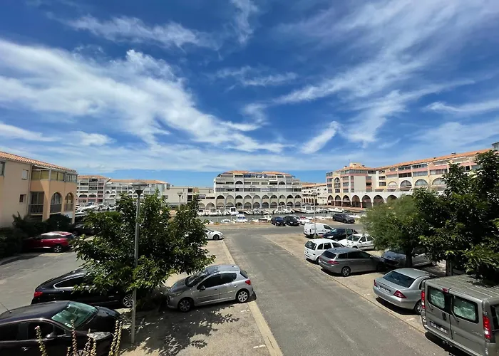 Appartement 2 Pièces à Sète, à 300m De La Avec Parking Et Loggia Vitrée - Fr-1-338-302 Sète