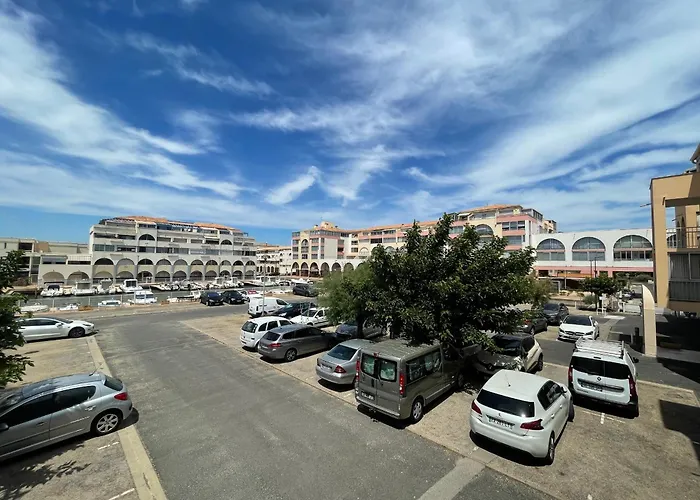 2 Pièces à Sète, à 300m De La Avec Parking Et Loggia Vitrée - Fr-1-338-302 Appartement *